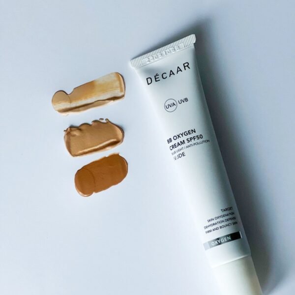 DÉCAAR BB kremas SPF50 su trimis atspalviais
